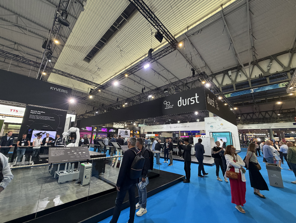 FESPA2026 Durstブース 全景（会場の賑わいがわかるカット）